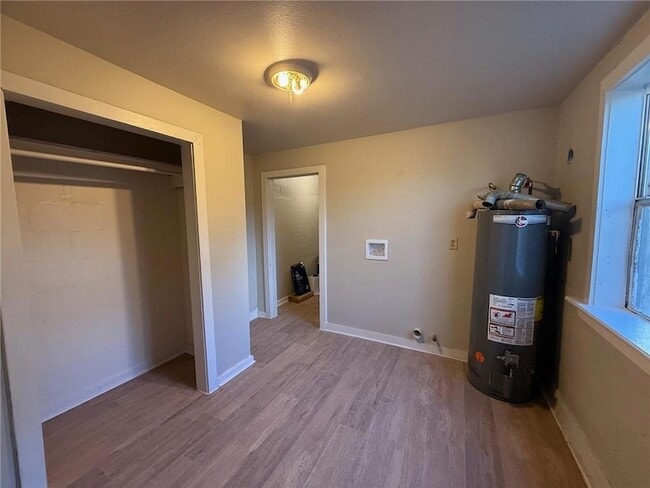 Building Photo - 9022 Palm St