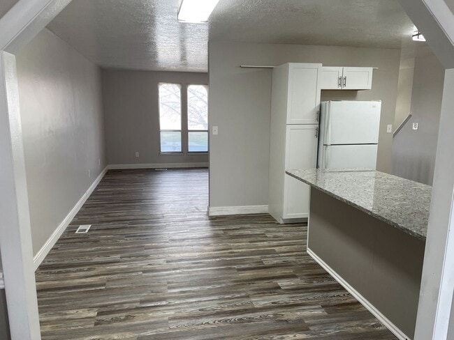 Building Photo - 5 Bedroom/2 Bathroom House in Layton