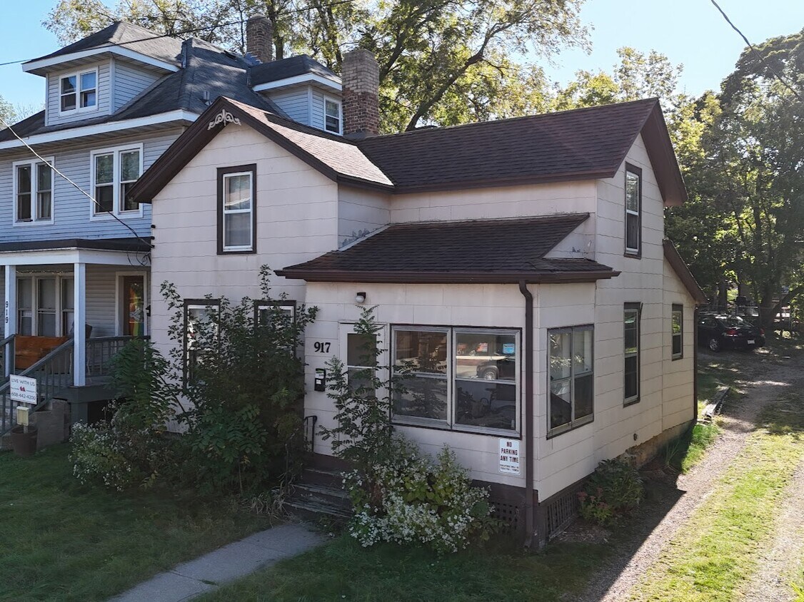 Foto principal - 917 E Johnson St