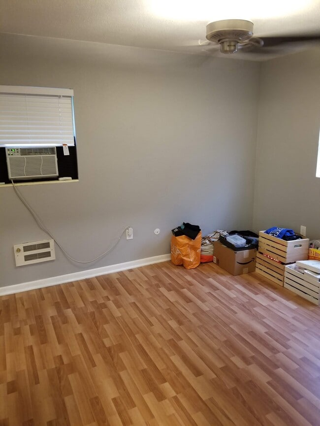 Bedroom - 308 E Yale St