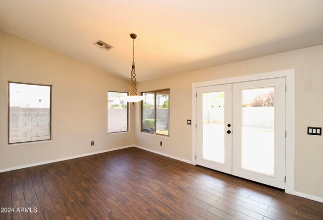 Building Photo - 1518 S Blossom Cir