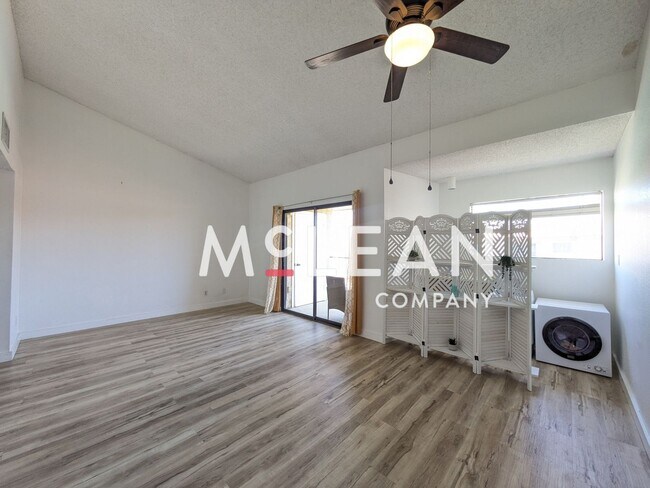 Foto del edificio - Stylish 1-Bedroom Upstairs Apartment with ...