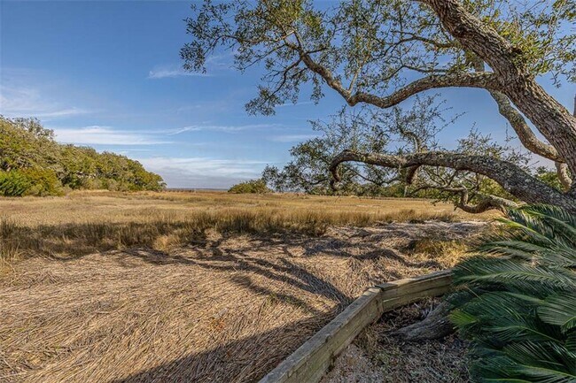 Foto del edificio - 404 Palm Ct