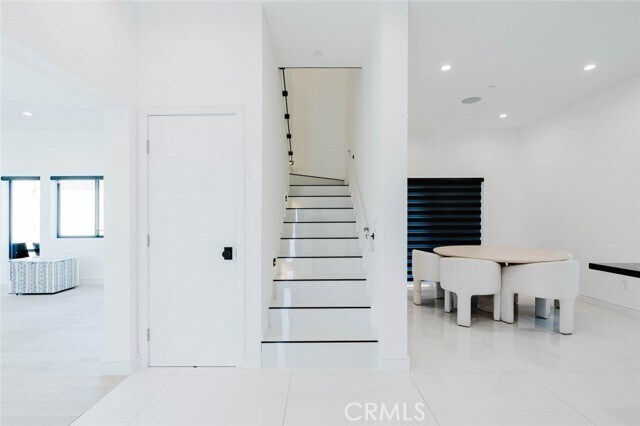 Foto del edificio - 9811 Foothill Pl