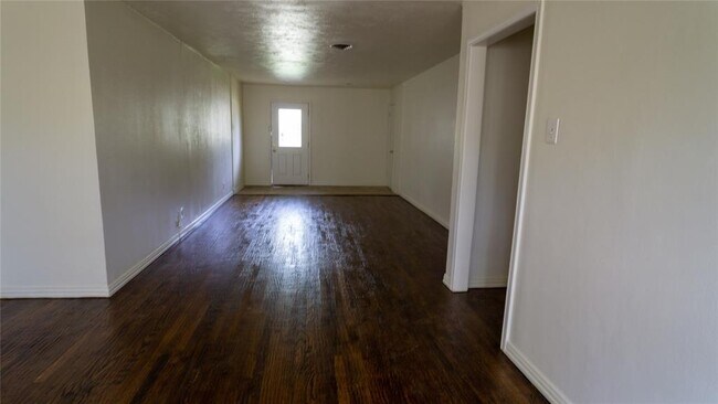 Foto del edificio - 1215 Dearborn Dr