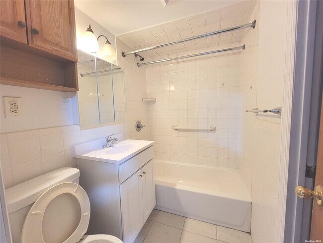 Foto del edificio - 108-64-108-45 45th Ave