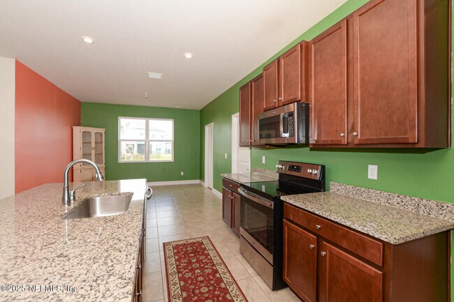 Building Photo - 10976 SW Tessili Wy