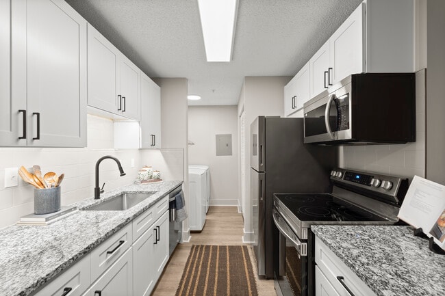 Building Photo - The Pointe at Stockbridge