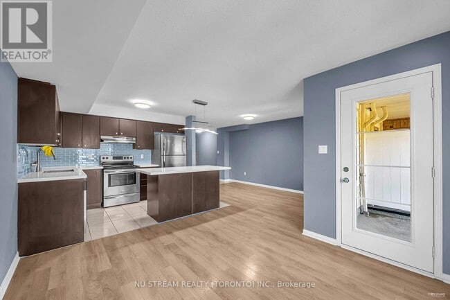 Photo du bâtiment - 6063-6063 Kingston Rd