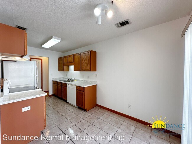 Foto del edificio - 3 br, 2 bath House - 689 Jerrells Avenue