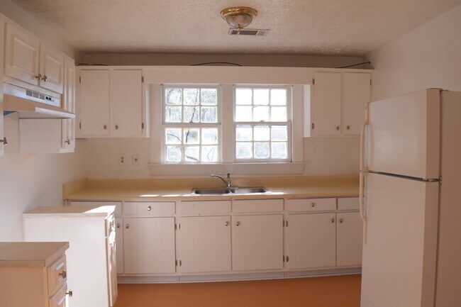 Kitchen - 1130 Curtis St