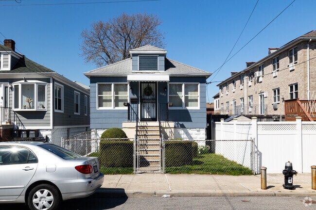 National cottage homes can be found in Throgs Neck, the Bronx.