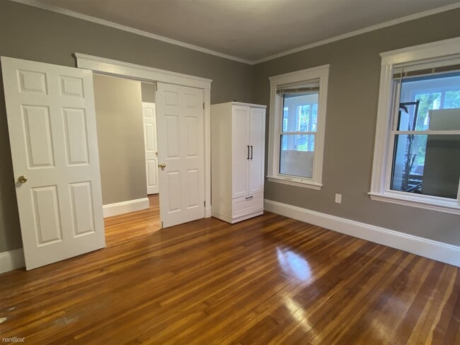 Building Photo - 3 br, 1.5 bath Duplex - 16 Malvern Avenue 14