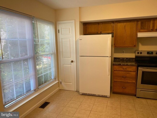 Building Photo - 116 Village Dr