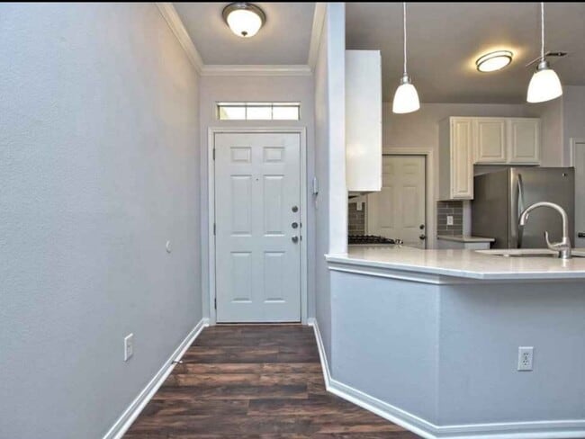 Building Photo - 3 Bedroom Townhome in Round Rock