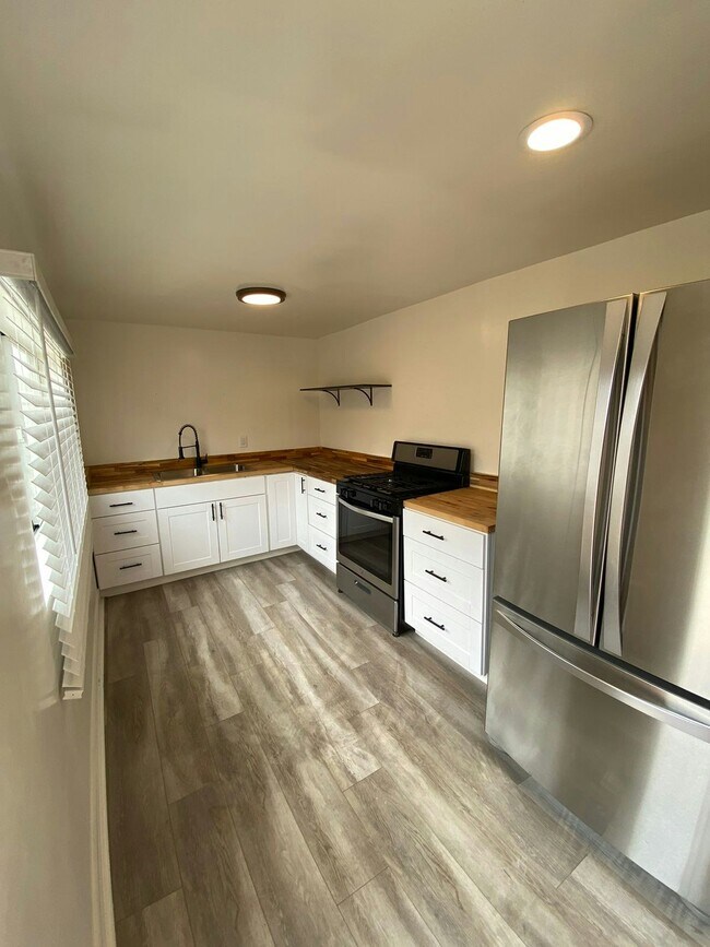 Foto del edificio - 3382 Eucalyptus Ave