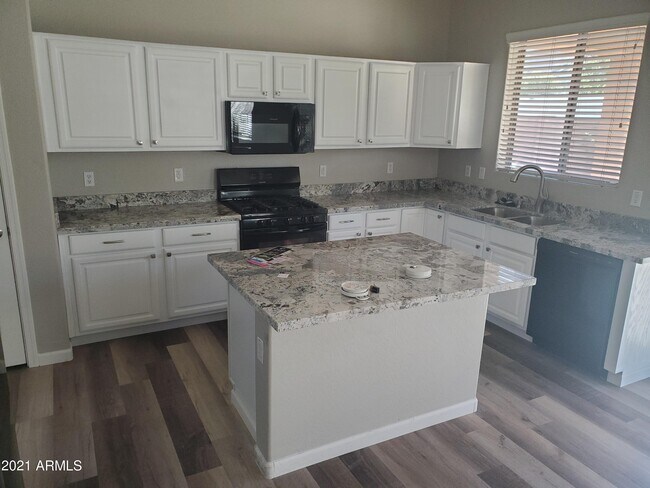 Building Photo - 3487 E Riopelle Ave