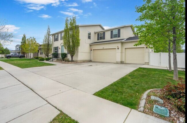 Building Photo - 145 W 750 S