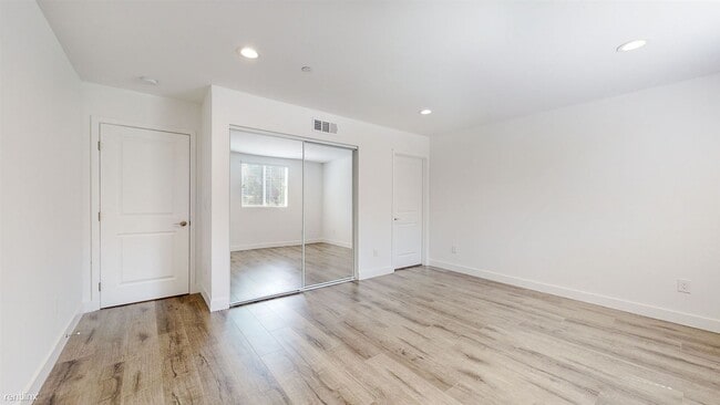 Building Photo - 3 br, 3 bath Duplex - 4454 Turquoise Stree...