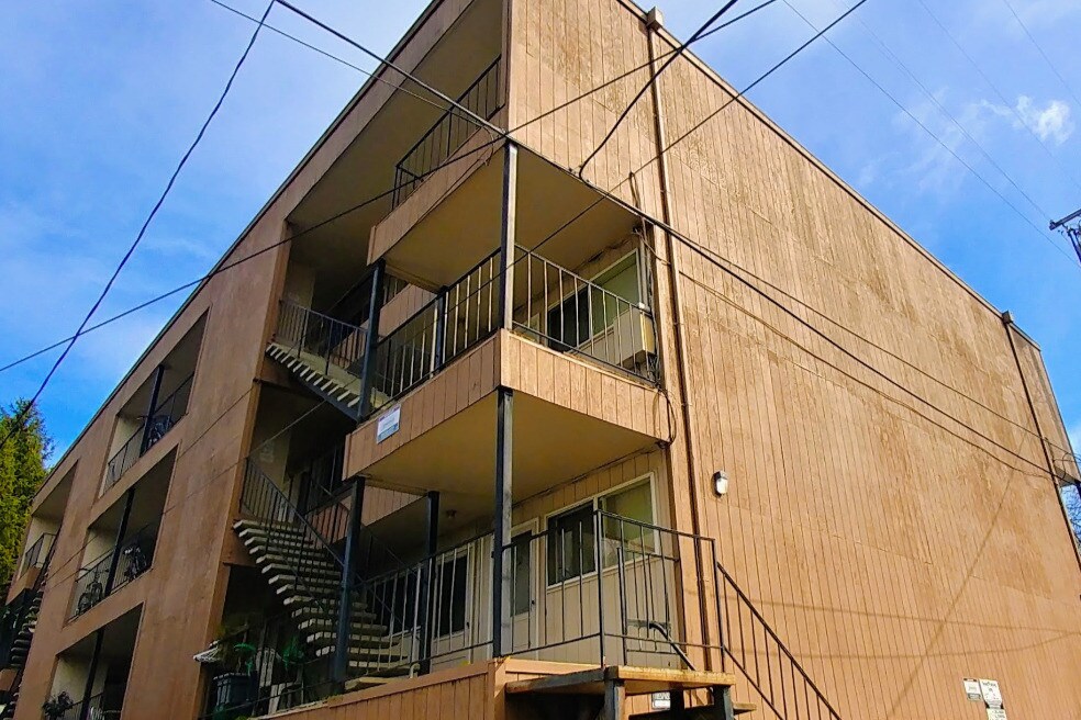 Foto principal - 738 E 16th Ave