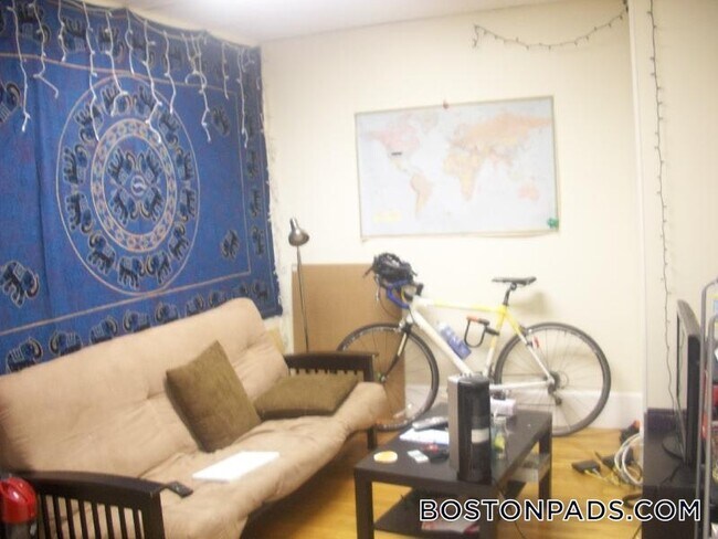 Foto del edificio - 879 Beacon St