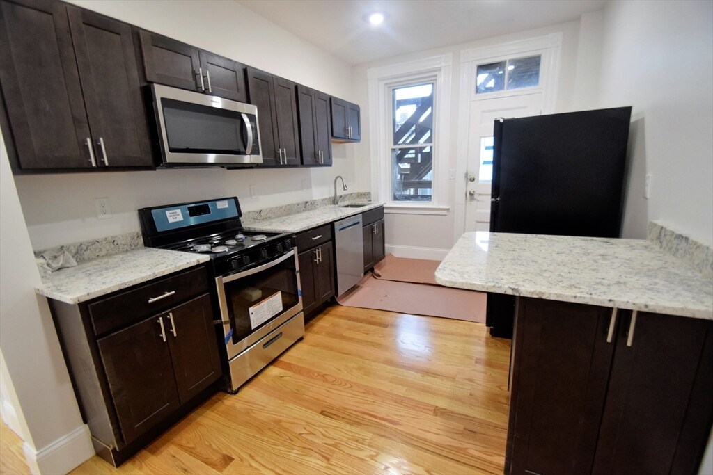 Foto principal - 31 Harvard St