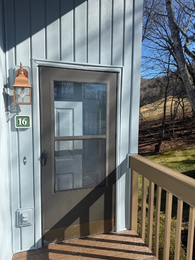 Stunning 2-Bed, 2-Bath Condo Views, Modern Amenities in Waynesville, NC - Stunning 2-Bed, 2-Bath Condo Views,  Modern Amenities in Waynesville, NC