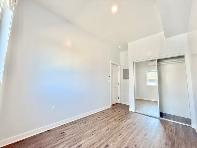 Building Photo - 839 Merwin St