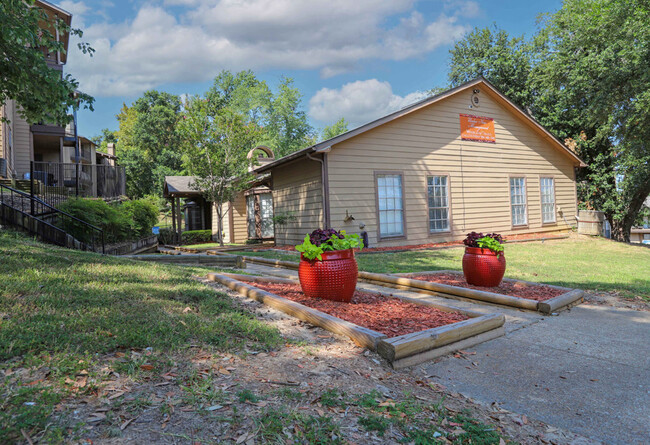 Building Photo - Woodland Trails Apartments