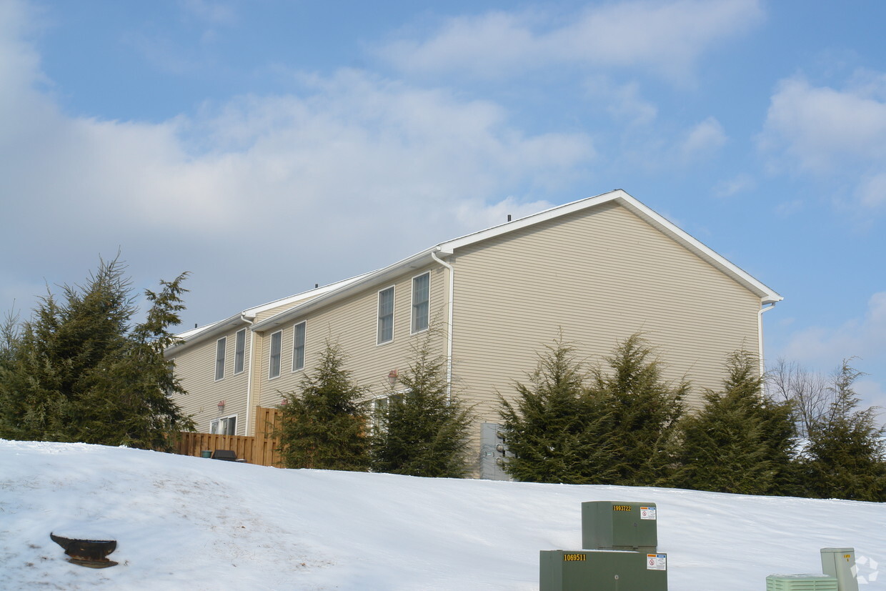 Building Photo - Farmstead Lane Townhomes