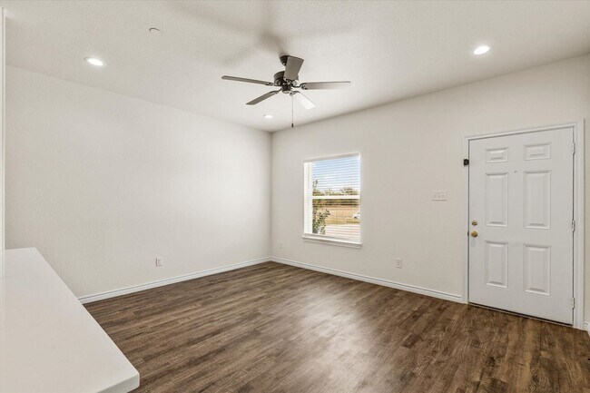 Foto del edificio - 1402 Courtney Pl