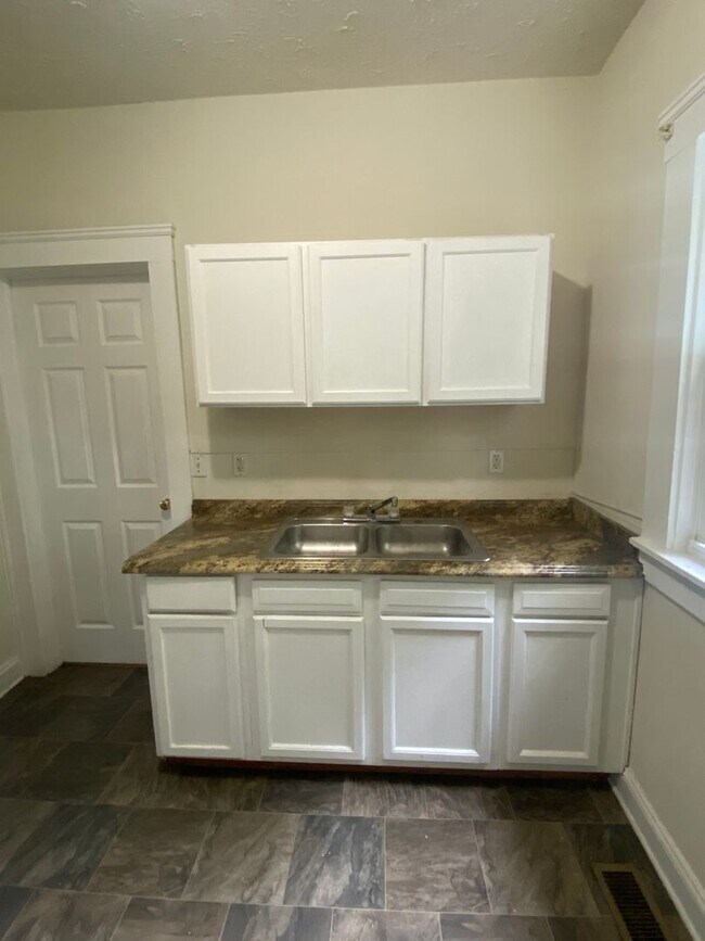 Building Photo - 3bd Single Cash Pay/Section 8