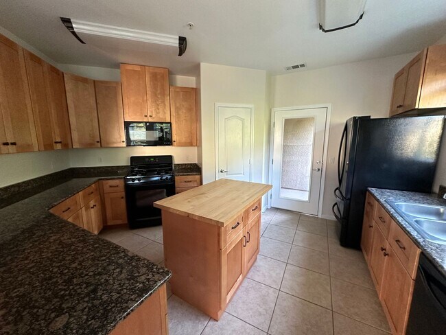 Foto del edificio - 1387 Milano Drive #4 - West Sacramento 95691