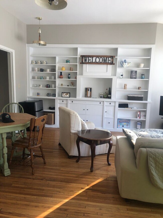 Foto del edificio - 1912 Roblyn Ave