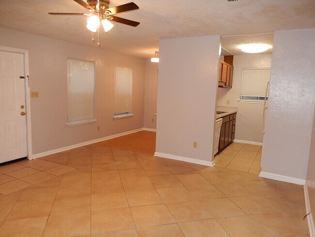 Building Photo - 2334 Sylvan Ct