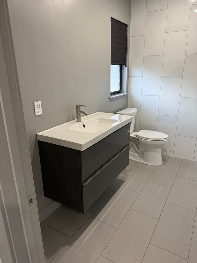 Foto del edificio - 3420 Midas Ave