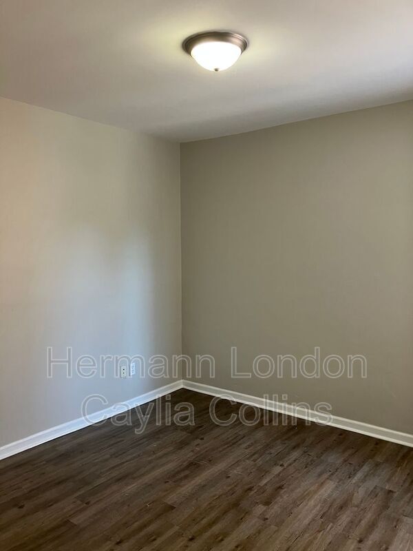 Foto del edificio - 3660 Bates St