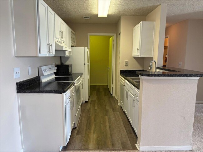 Building Photo - 2533 Grassy Point Dr