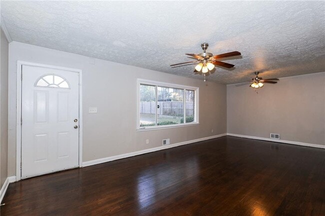 Building Photo - 4572 Campbellton Rd SW