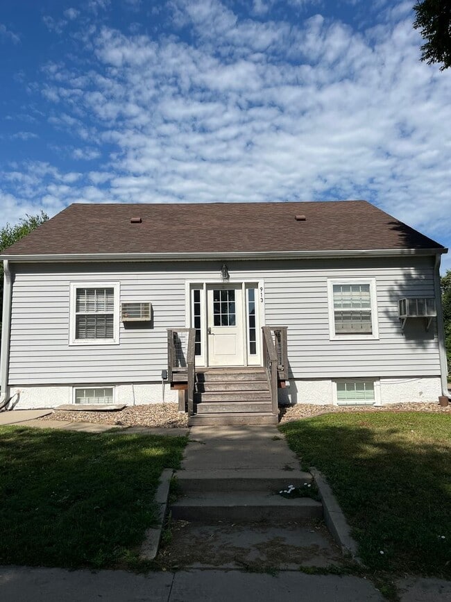 Building Photo - 913 S 1st Ave