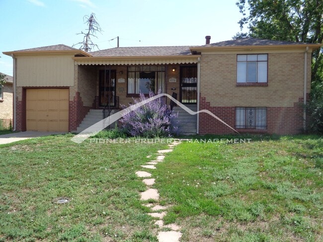 Spacious Duplex with Central AC and Washer... - Spacious Duplex with Central AC and Washer... House