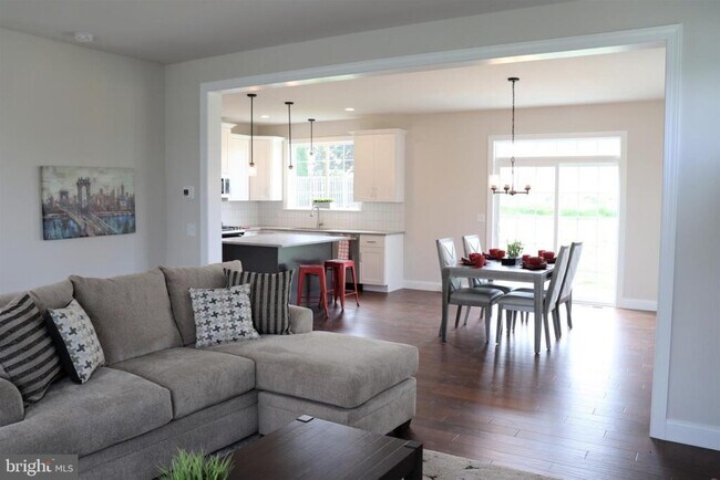 Building Photo - 532 Spring Hollow Dr