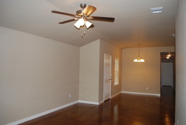 Building Photo - 1512 Dakota Ter