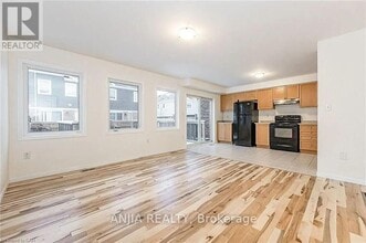 Building Photo - 54 Manhattan Cir