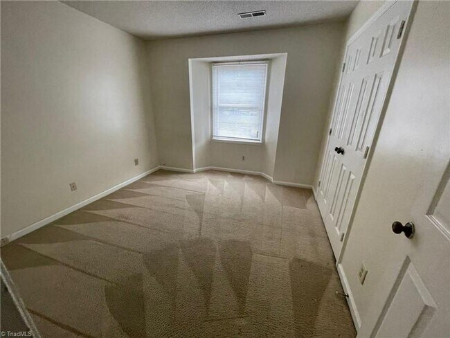 Foto del edificio - READY TO MOVE IN! 2 Beds 2 Baths! $200 OFF...