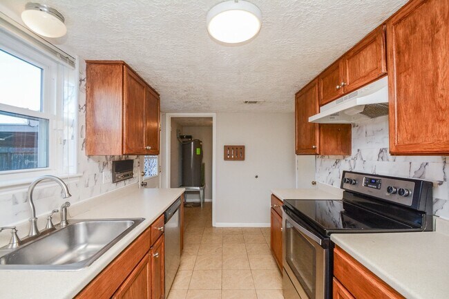 Foto del edificio - 8728 Wilcrest Dr