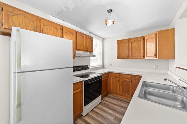 Building Photo - 6256 Wayland Rd