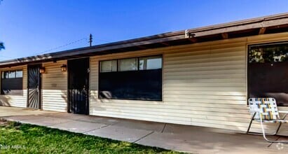 Building Photo - 7508 W Orangewood Ave