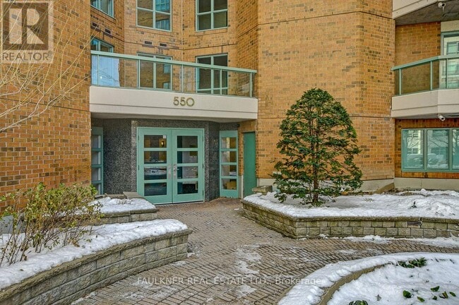 Building Photo - 550 Cambridge St S