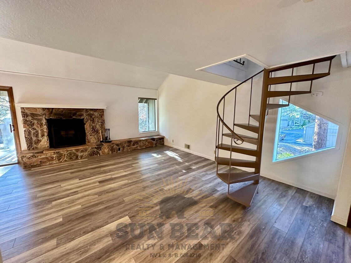 Foto principal - Cozy 2 bedroom on the creek w 1 Car Garage!
